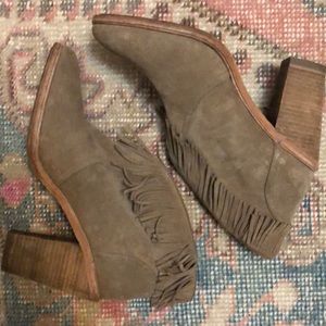 Joie tan fringe booties 40